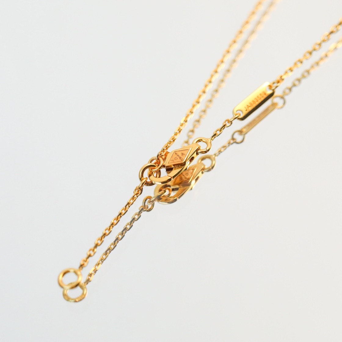 Van Cleef & Arpels Vintage Alhambra pendant yellow gold, Mother-