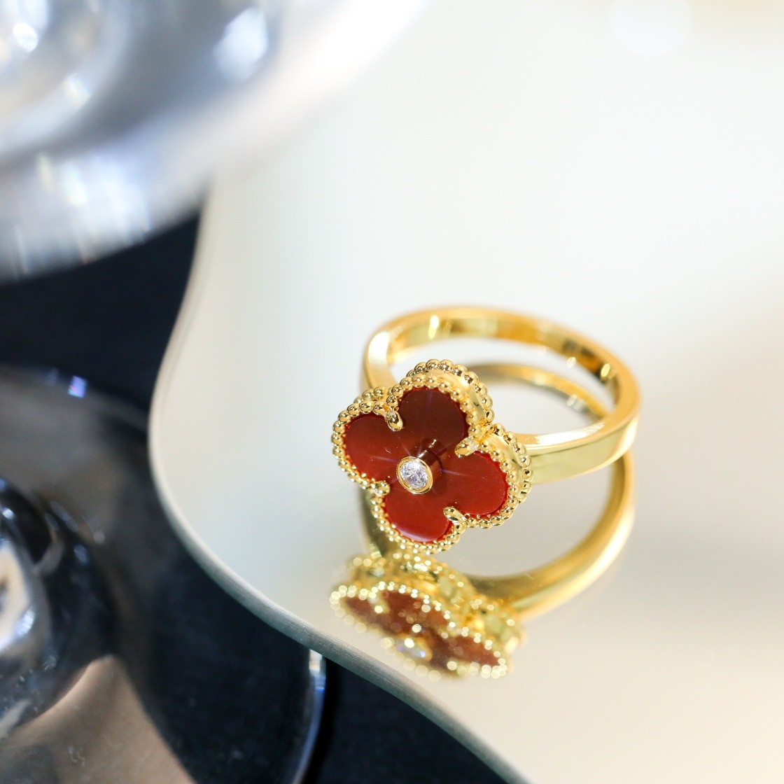 Van Cleef & Arpels Vintage Alhambra Ring Yellow Gold Black, Red,