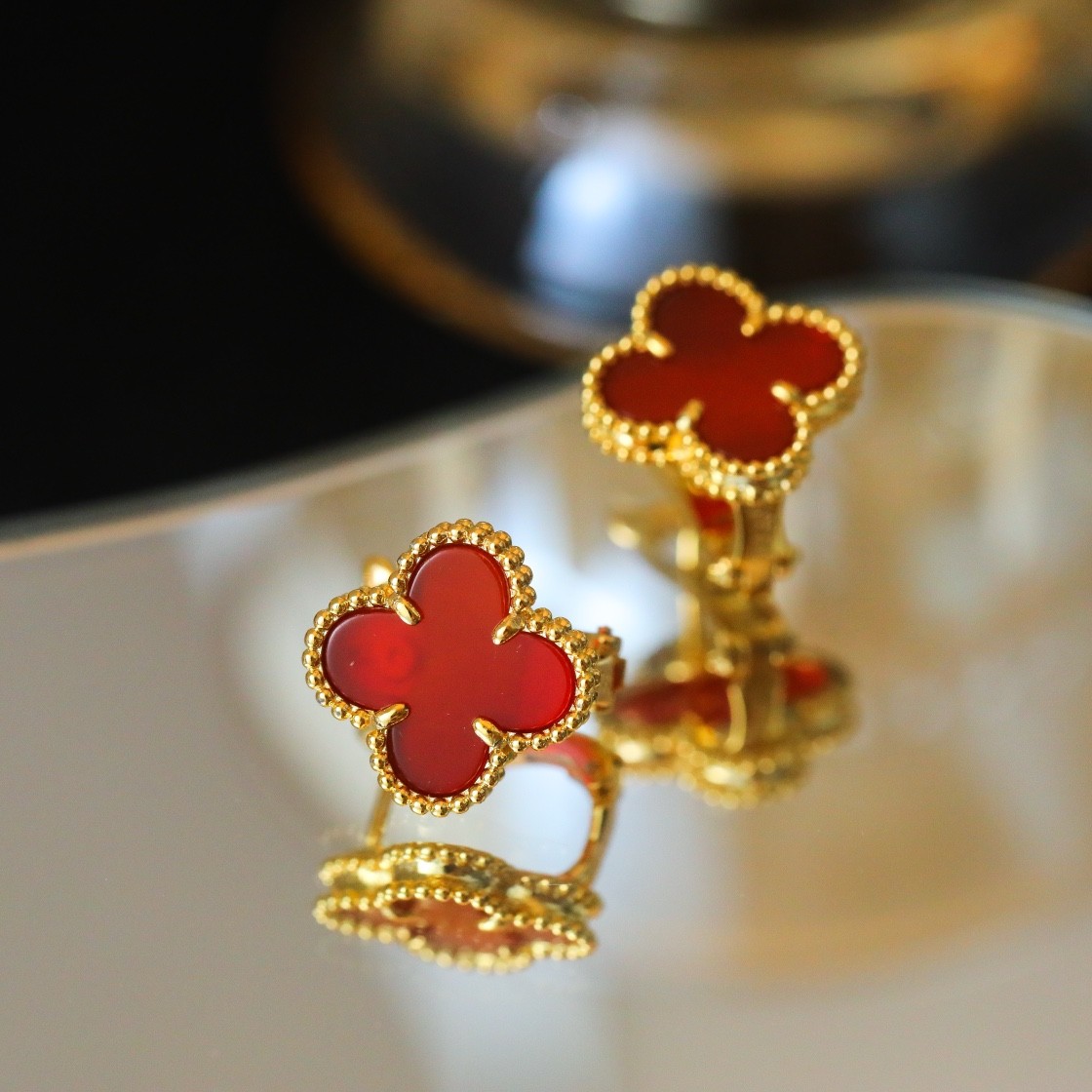 Van Cleef & Arpels Vintage Alhambra Earrings Yellow Gold, Carnel