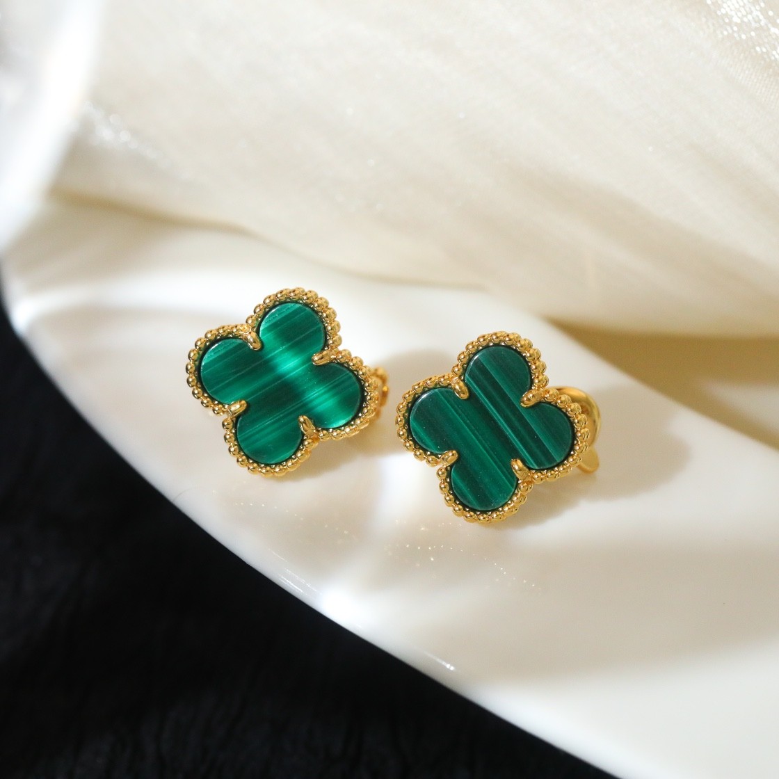 Van Cleef & Arpels Vintage Alhambra Earrings Yellow Gold, Malach