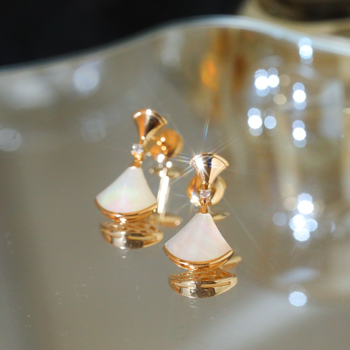 Bulgari Diva's DREAM Earrings Rose Gold With Mother-of-pearl and