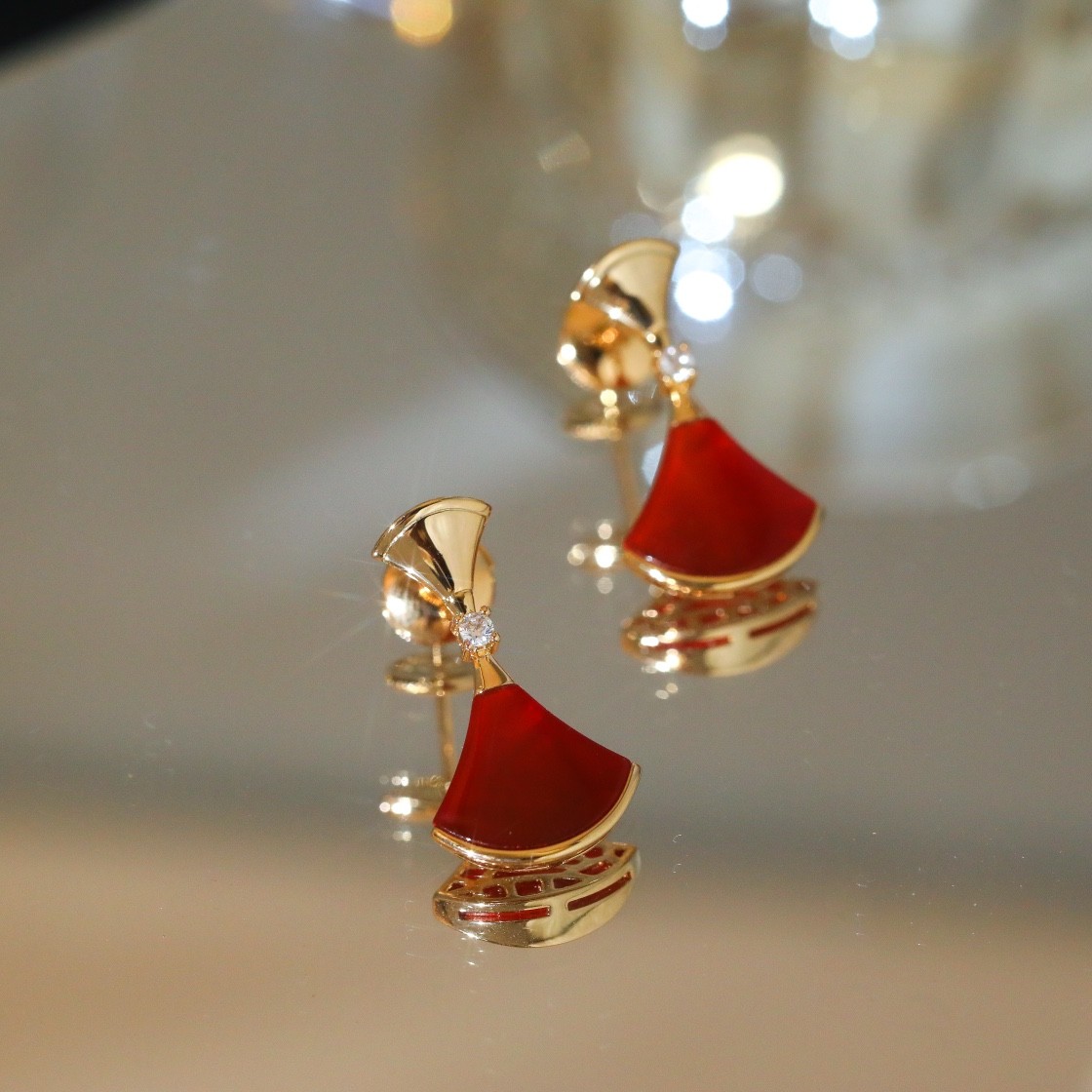 Bulgari Diva's DREAM Earrings Rose Gold With Carnelian and Diamo