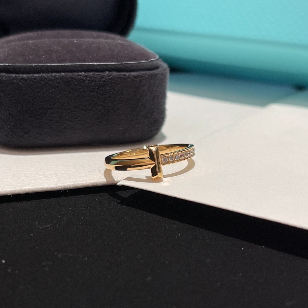 Tiffany T T1 Ring in 18k Gold with Diamonds, 2.5 mm