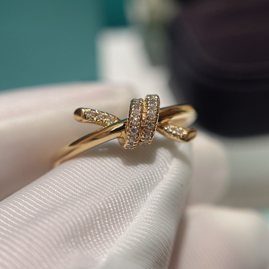 Tiffany Knot Ring in 18k Gold with Diamonds