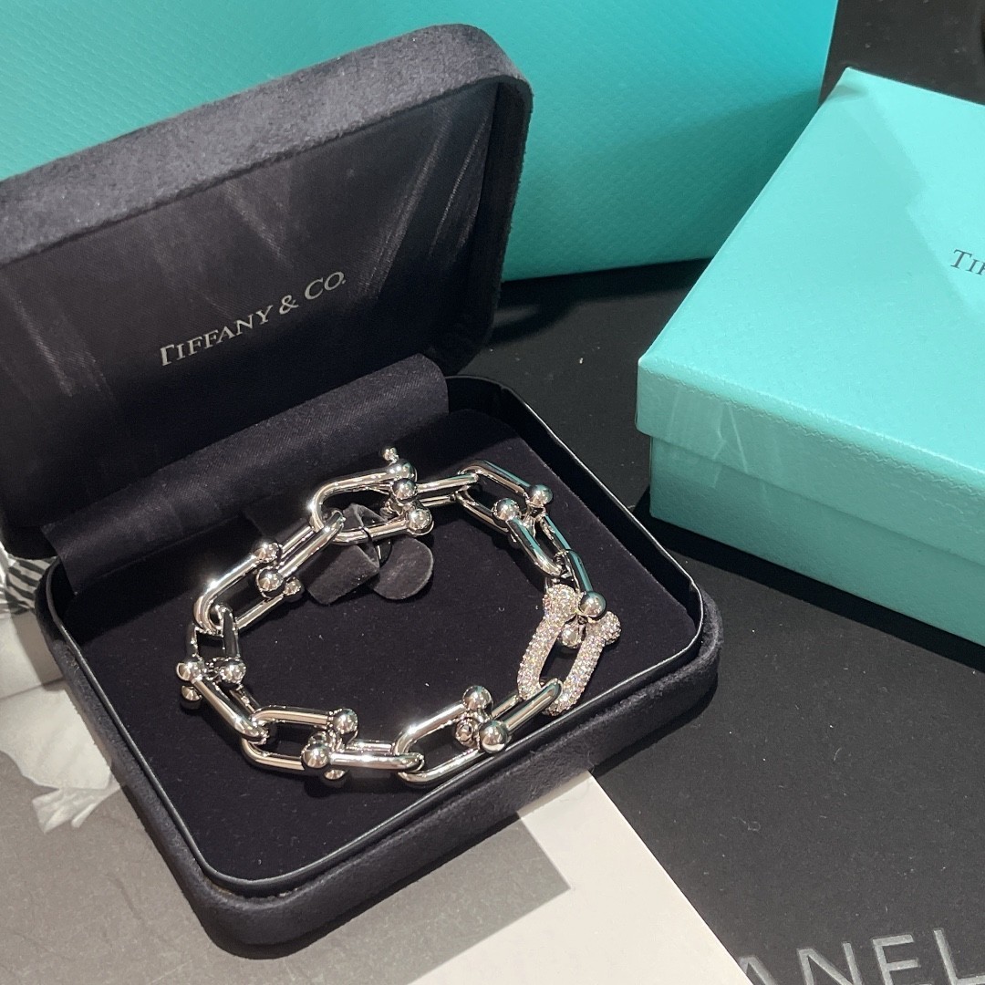 Tiffany HardWear Link Bracelet in 18k Gold with Diamonds, Medium