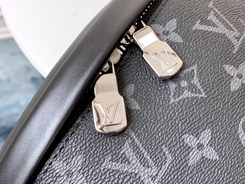 Louis Vuitton M44336 Discovery Bumbag