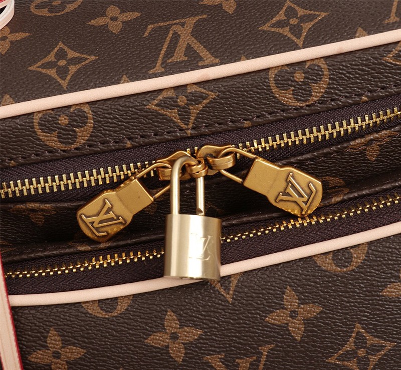 Louis Vuitton M44937 New Camera Bag